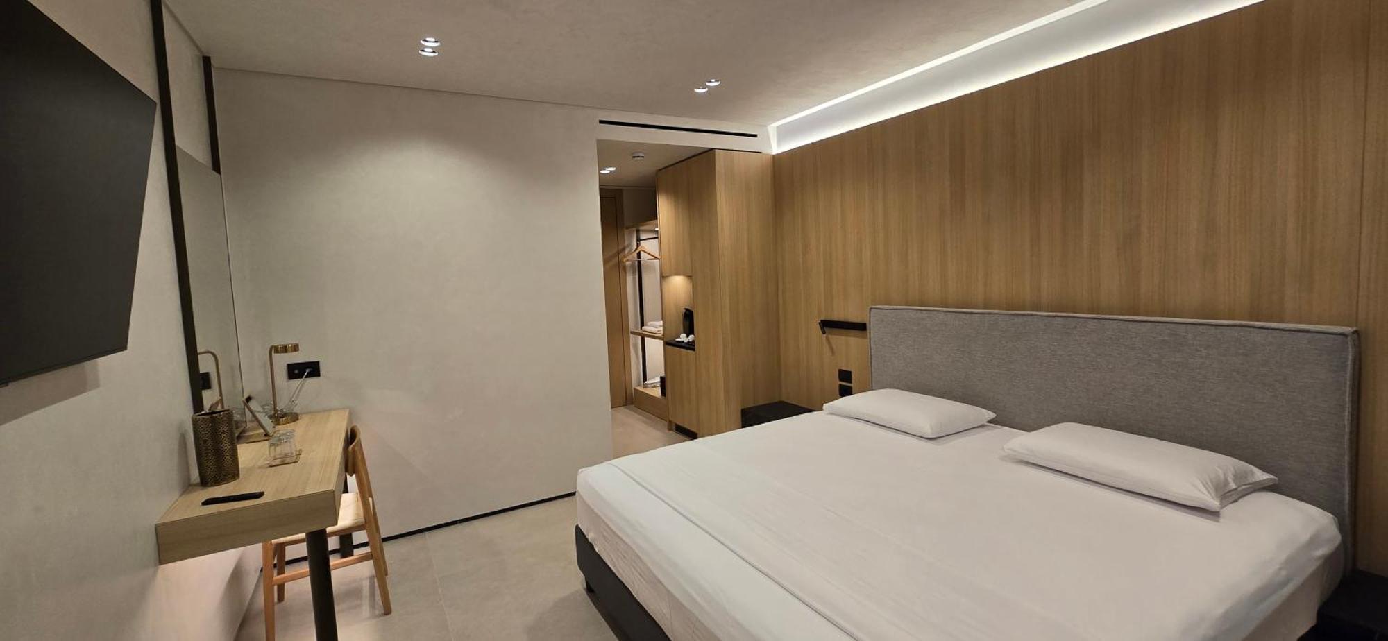 Lion Gate Hotel Sarande Bagian luar foto