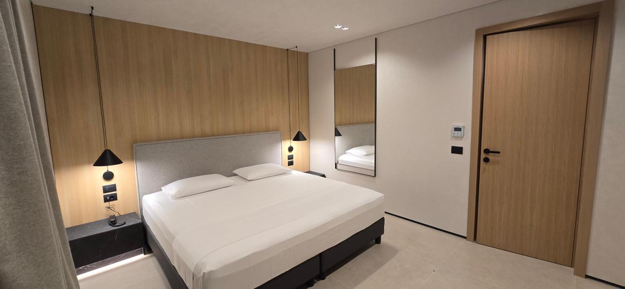Lion Gate Hotel Sarande Bagian luar foto