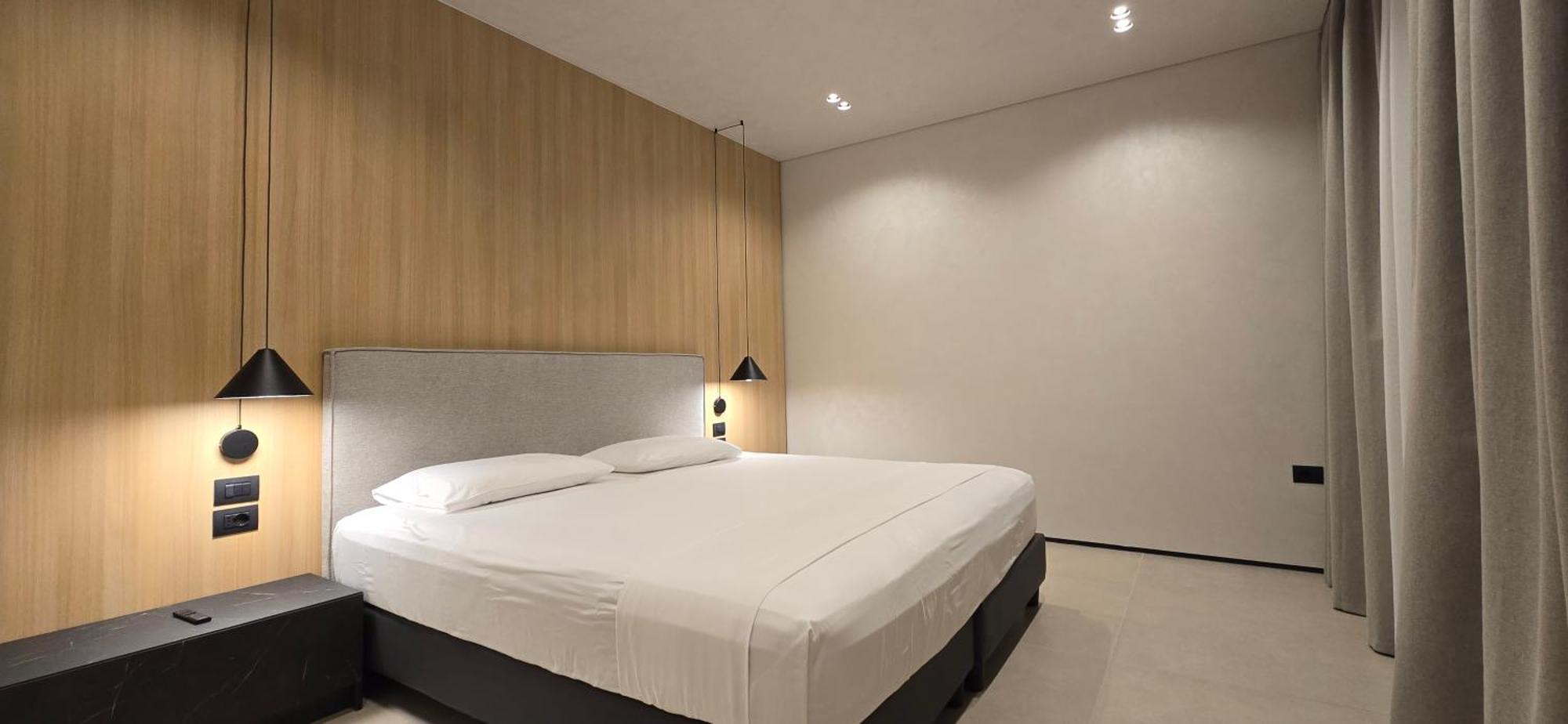 Lion Gate Hotel Sarande Bagian luar foto