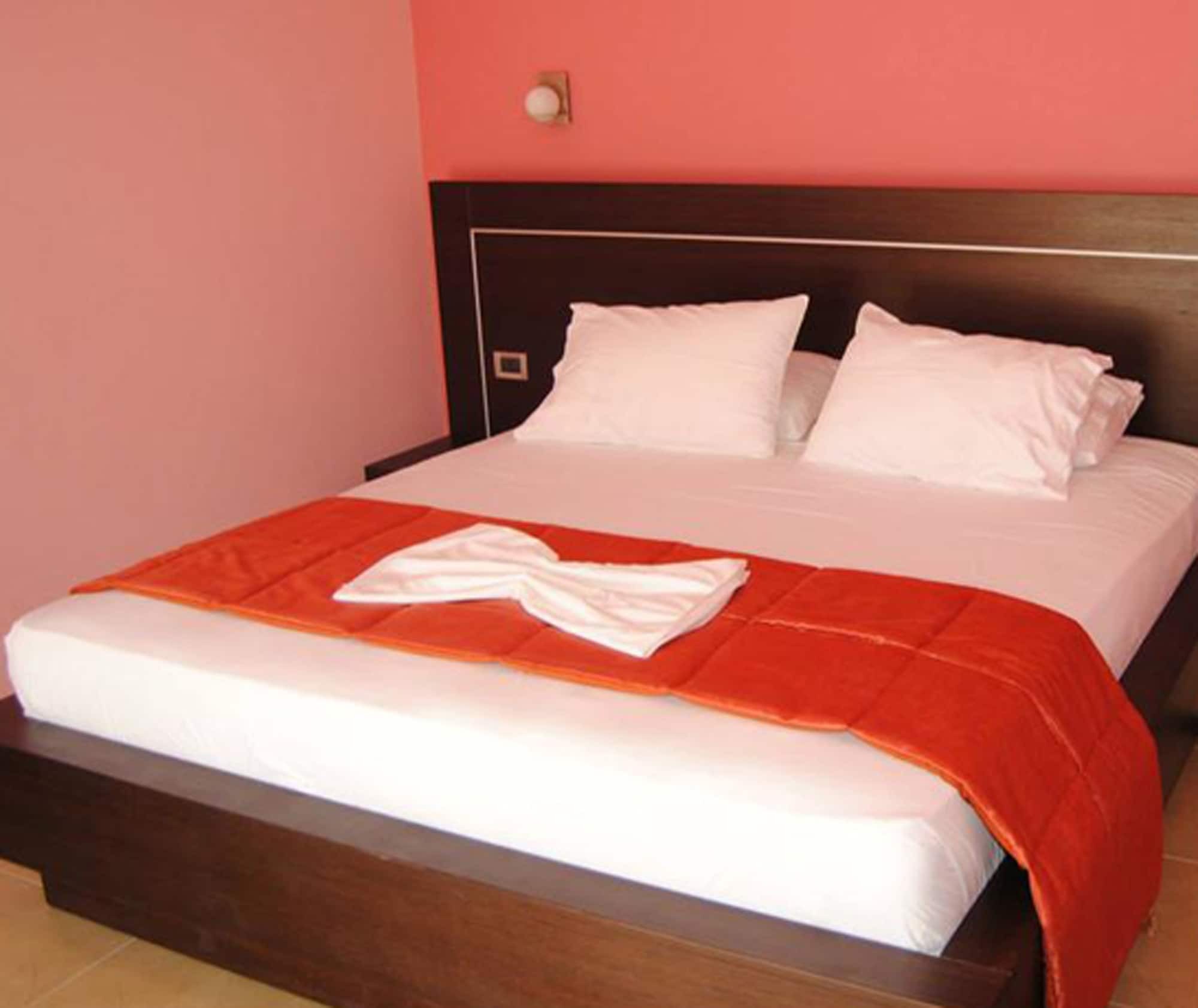 Lion Gate Hotel Sarande Bagian luar foto